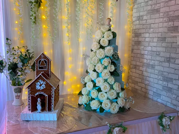 Pièce montée au choix avec des roses