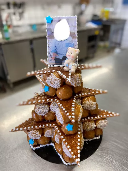 Piéce en choux baptême personnalisé avec une photo