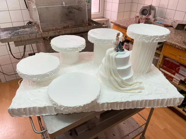 Pièce en polystiréne pour 5 gâteaux au choix