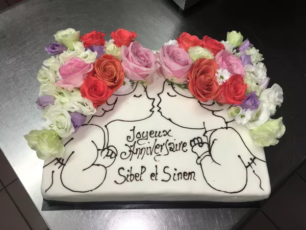 Gâteau personnalisé avec des fleurs